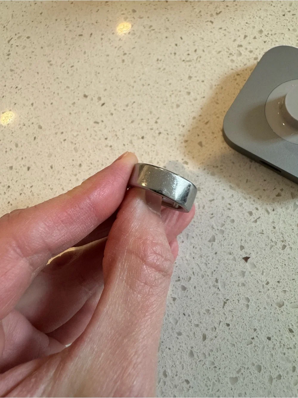Oura Silver Ring Gen 4 size 7, less than one year old, comes with charger